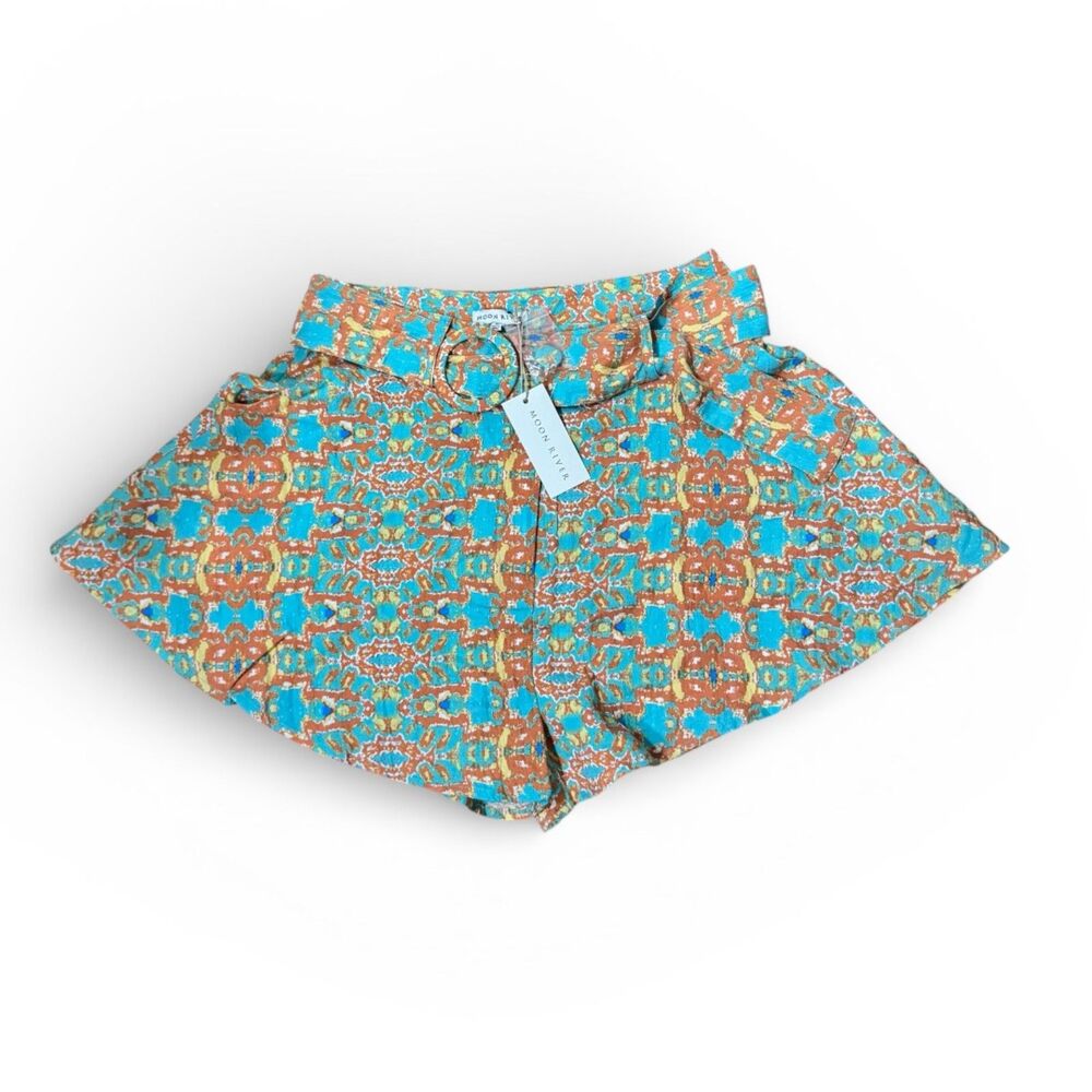 Moon River NWT Floral Belted Shorts Flowy, High Waist